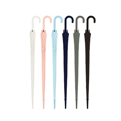 Paraguas largos cerrados con mango curvo en colores blanco, rosa, celeste, azul marino, gris y negro