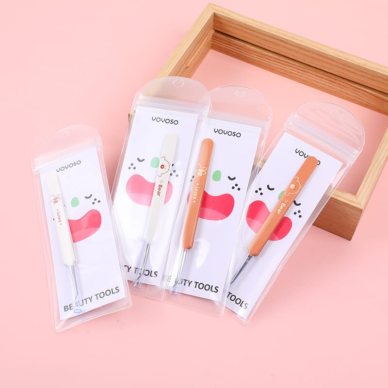Colección de cuatro pinzas para cuidado facial en sus empaques individuales