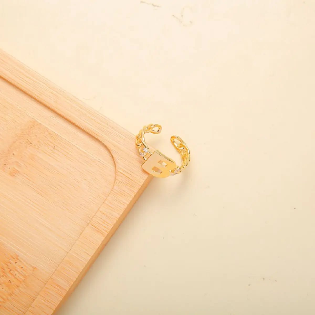 Anillo dorado sutil y elegante para mujer YOYOSO