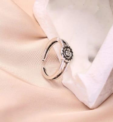 Anillo Sutil de Mujer en Forma de Flor YOYOSO