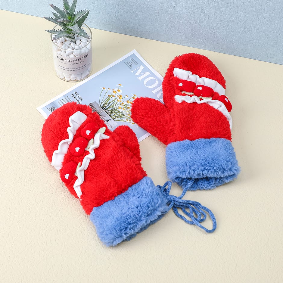 Par de mitones de felpa roja con puño azul celeste y cordón