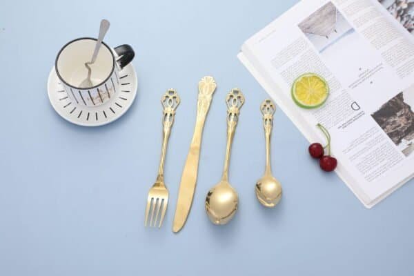 Elegante Set de Cubiertos Dorados 4pcs - Imagen 2