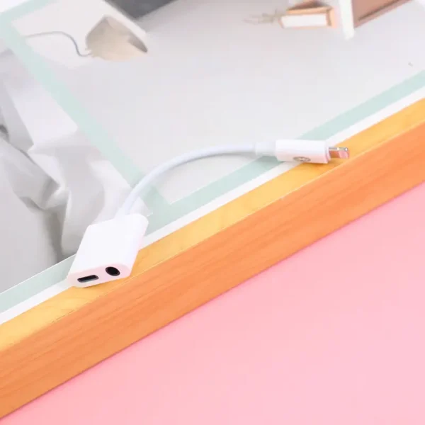 Adaptador 2-en-1 con Estéreo y Carga para Apple - Imagen 3