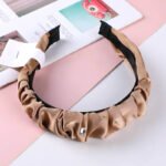 Cintillo de Pliegues con Rhinestones