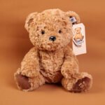 Muñeco de Peluche Oso Sentado TEDDY ISLAND - 25 cm (Color Oscuro)