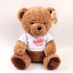Muñeco de Peluche Oso Sentado con Camiseta Naranja TEDDY ISLAND - 35 cm (Color Oscuro)