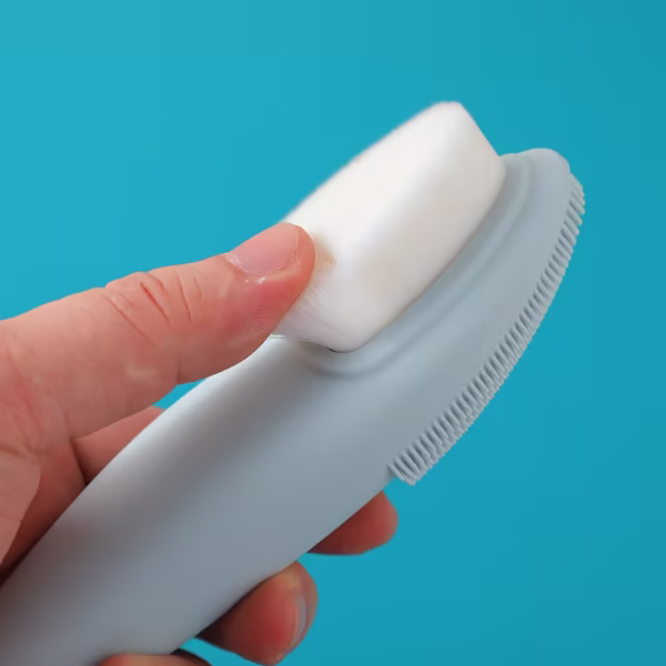 Cepillo Facial de Silicona con Mango Largo – Azul - Imagen 2