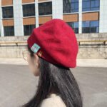 Gorro de Lana Suelto Color Vino All-Match – Estilo y Comodidad para Todo Momento