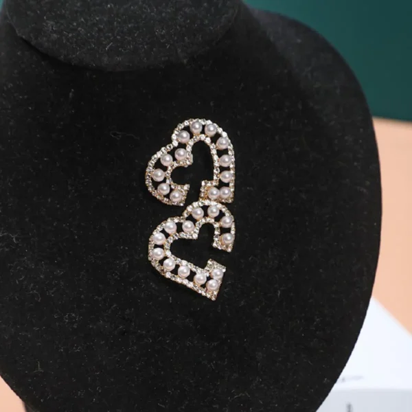 Aretes Dorados en Forma de Corazón para Mujer