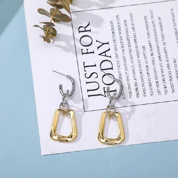 Aretes Dorados Sutiles y Elegantes para Mujer YOYOSO