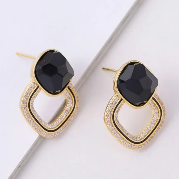 Aretes Negros con Detalles Dorados y Plateados para Mujer