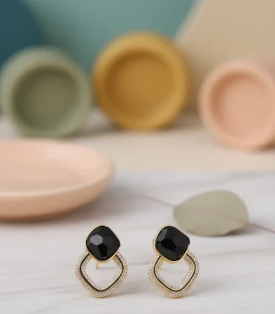 Aretes Negros con Detalles Dorados y Plateados para Mujer